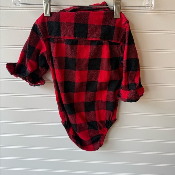 Oshkosh B’gosh/Carhartt/Carter’s 3 piece bundle. Onesies & Jacket Size 12 month. - Picture 4 of 10